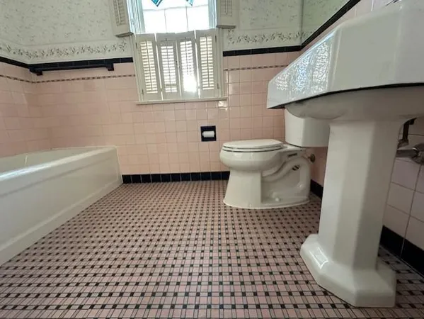 $219,900 | 700 Oakland Place Northeast, Austin, MN 55912