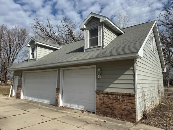 $219,900 | 700 Oakland Place Northeast, Austin, MN 55912