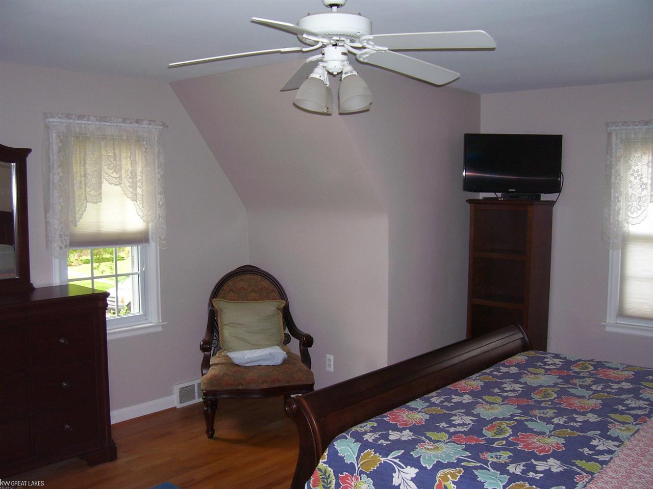 680 Hampton Road Grosse Pointe, MI 48236 - Photo 30 of 44 31382028-30.JPG