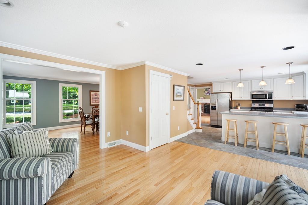 681 Shaker Road Longmeadow, MA 01106 - Photo 6 of 31