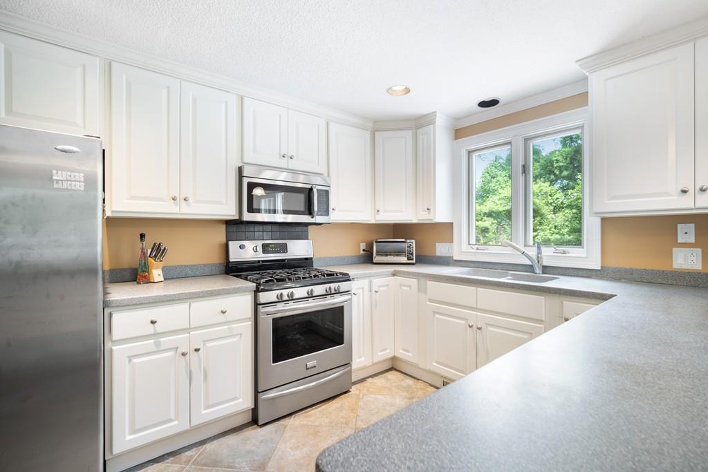 681 Shaker Road Longmeadow, MA 01106 - Photo 10 of 31