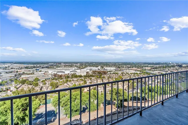 $570,000 | 2700 East Panorama Drive, Unit 402, Signal Hill, CA 90755