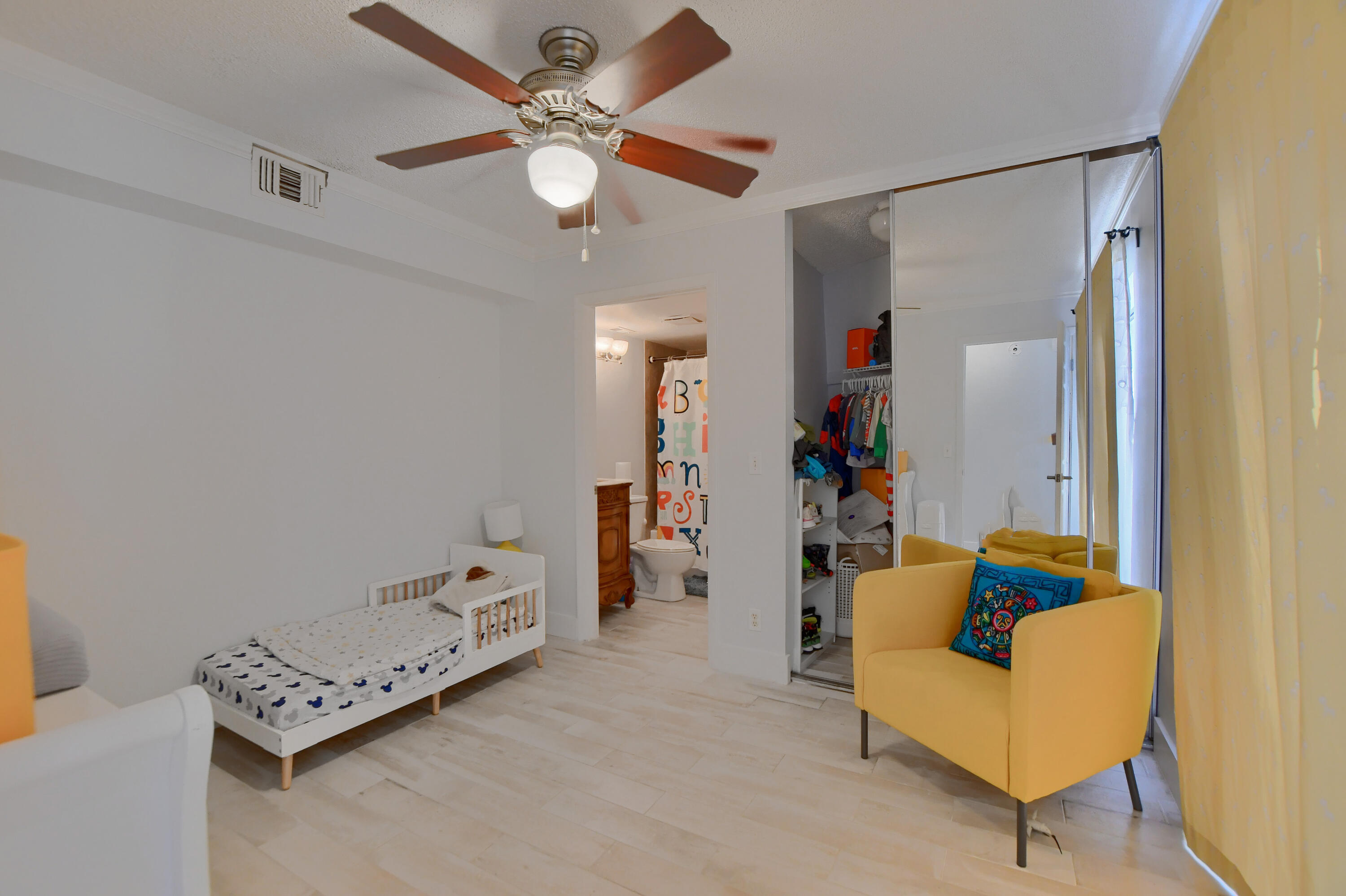 8110 Thames Boulevard, Unit C Boca Raton, FL 33433 - Photo 11 of 17 18_ebf_2030-hdr(5)