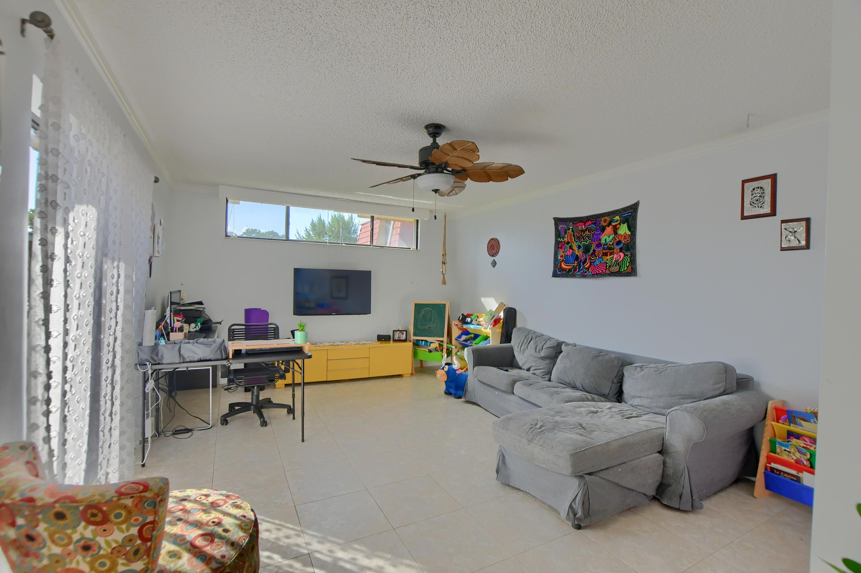 8110 Thames Boulevard, Unit C Boca Raton, FL 33433 - Photo 5 of 17 05_ebf_2055-hdr(5)