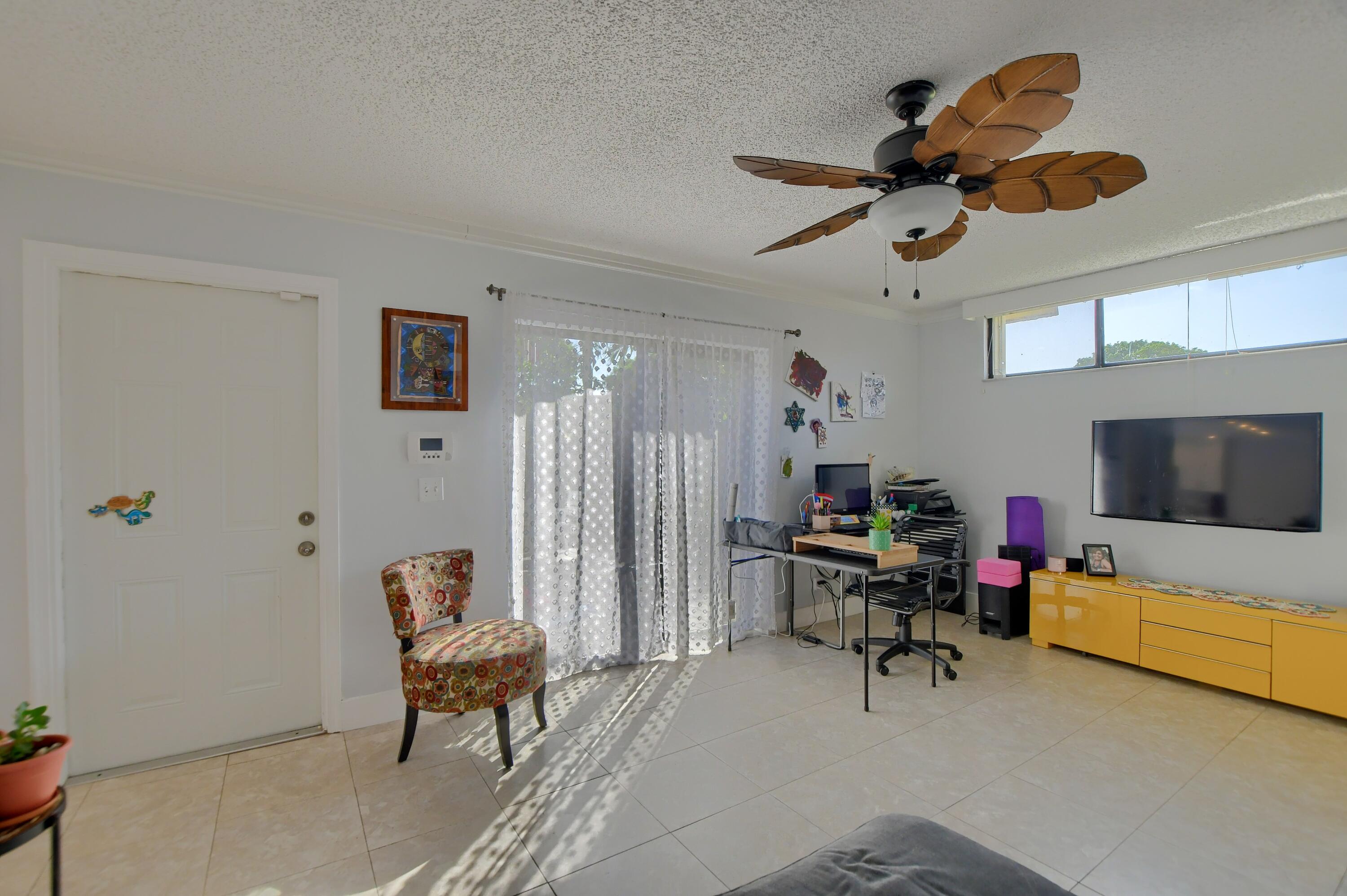 8110 Thames Boulevard, Unit C Boca Raton, FL 33433 - Photo 6 of 17 07_ebf_2060-hdr(5)