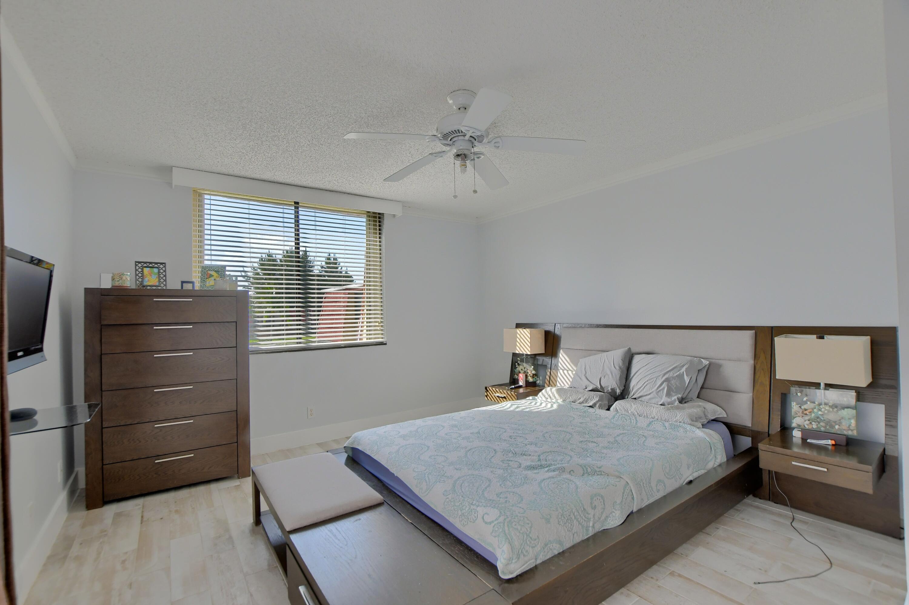 8110 Thames Boulevard, Unit C Boca Raton, FL 33433 - Photo 9 of 17 13_ebf_2020-hdr(5)