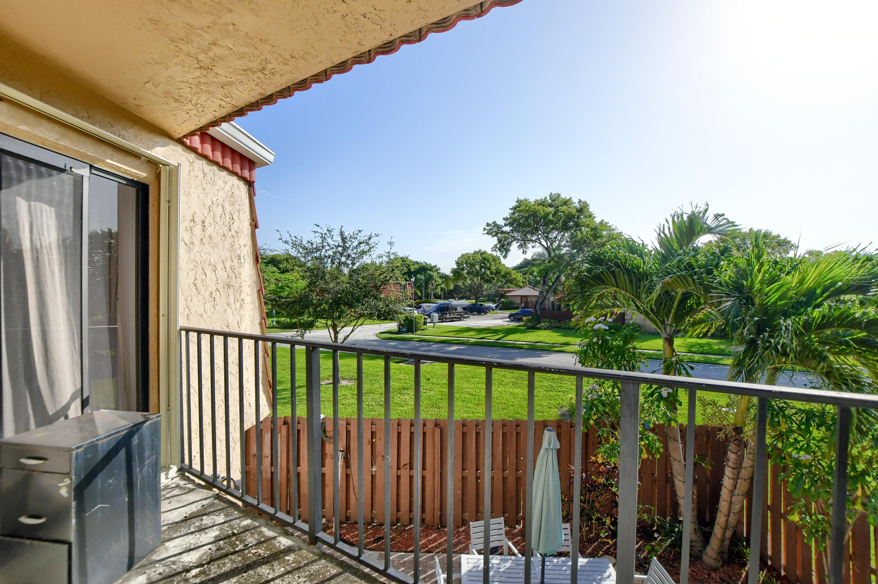 8110 Thames Boulevard, Unit C Boca Raton, FL 33433 - Photo 10 of 17 22_ebf_2010-hdr(5)