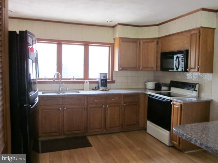 25 Roving Road Levittown, PA 19056 - Photo 8 of 20