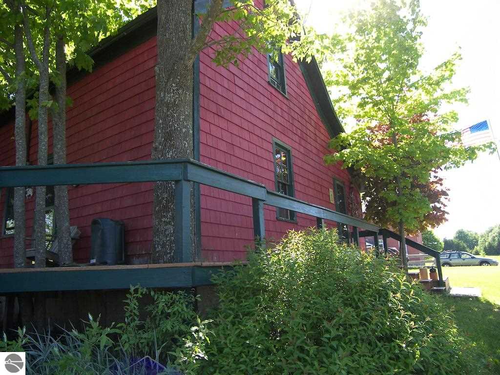 6969 South Schomberg Road Cedar, MI 49621 - Photo 20 of 31 1786073-19.JPG