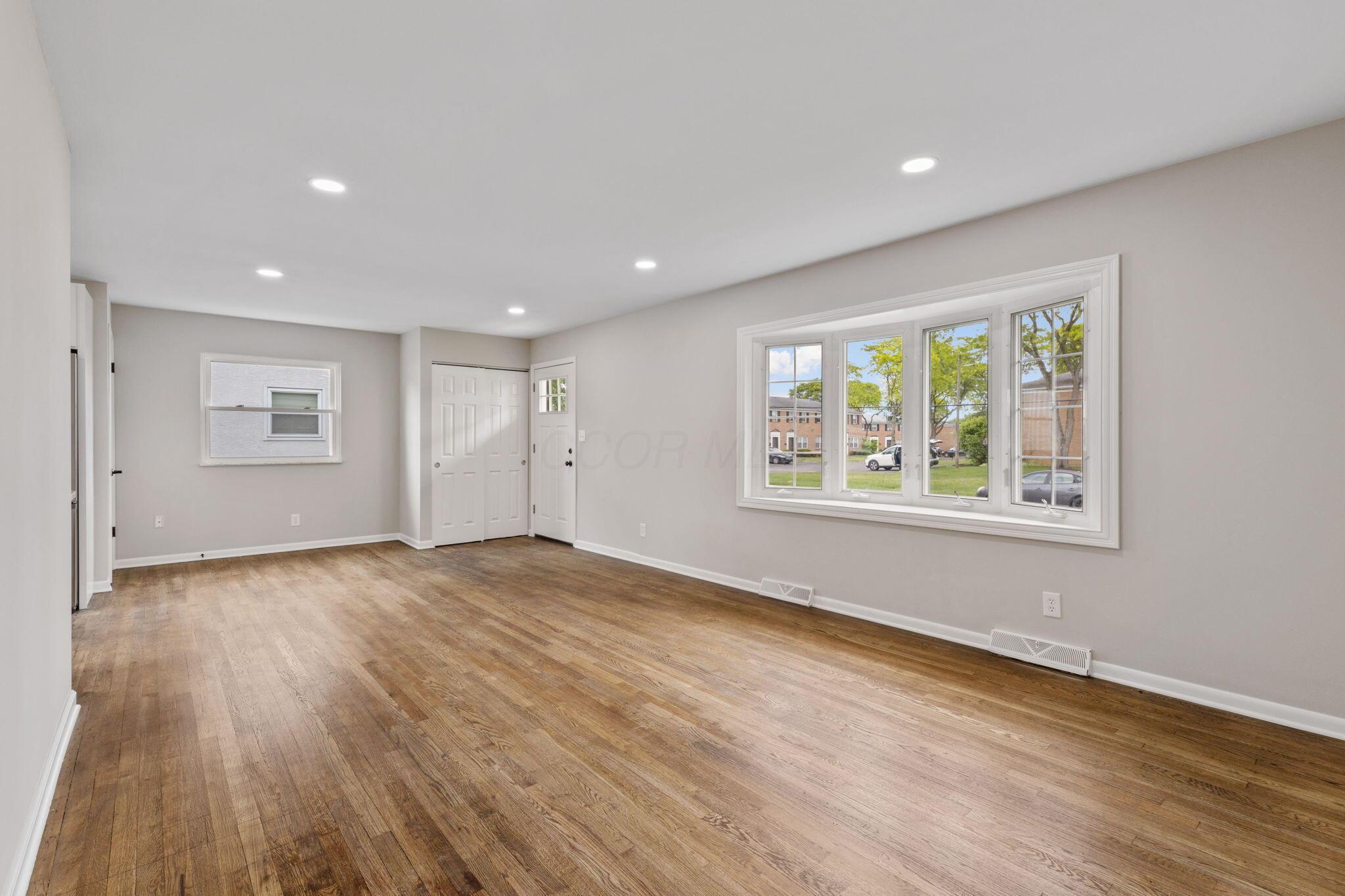 1087 Loring Road Columbus, OH 43224 - Photo 4 of 19 11-web-or-mls-2024-5-23 1087 Loring Rd 0