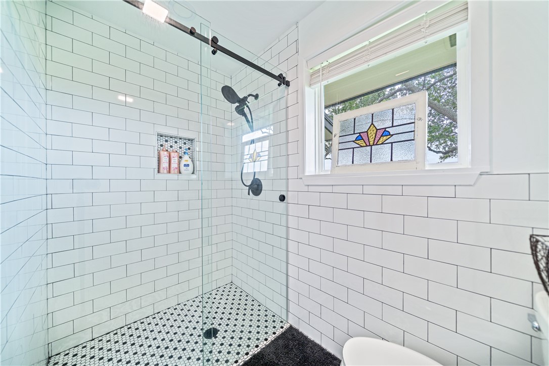 501 South County Road 1140 Riviera, TX 78379 - Photo 21 of 40 Renovated primary bath showcasing a spacious walk-