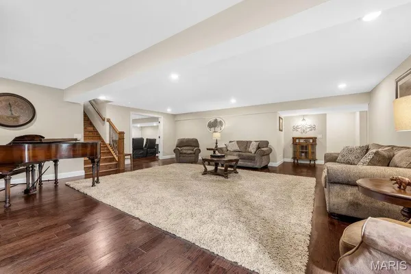 $949,900 | 30 Woodbine Court, Troy, MO 63379