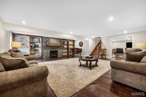 $949,900 | 30 Woodbine Court, Troy, MO 63379