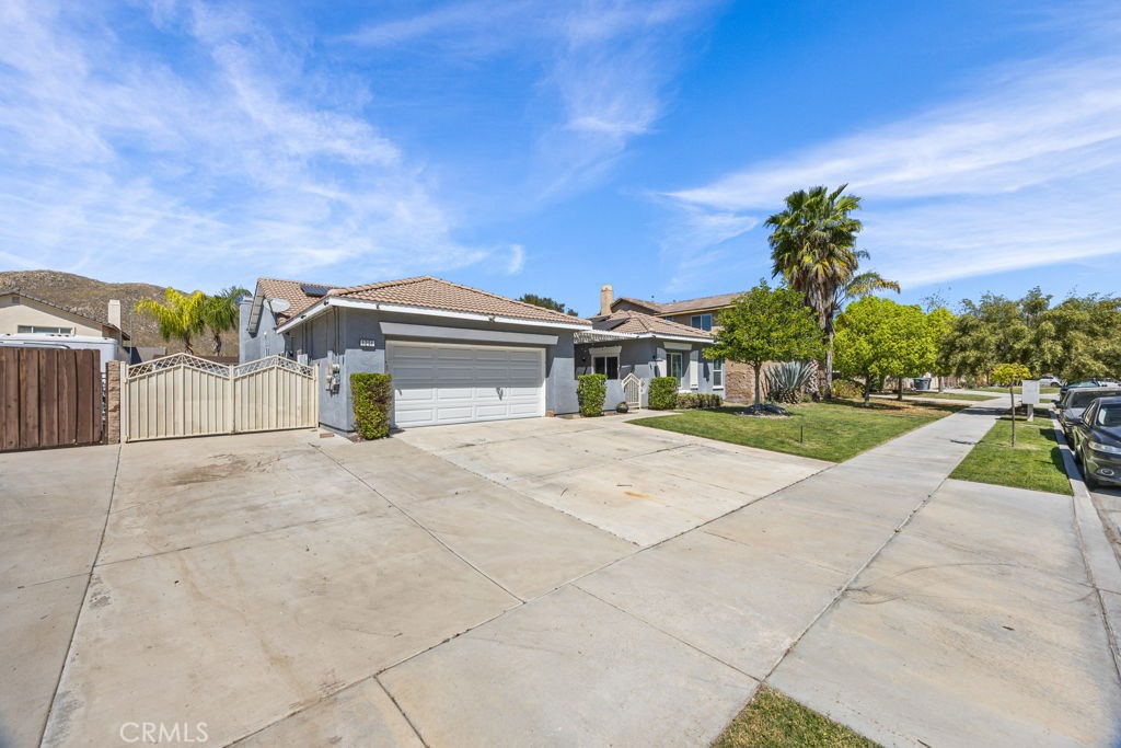 1251 Stepstone Court Hemet, CA 92545 - Photo 39 of 51 a view of a house with entertaining space