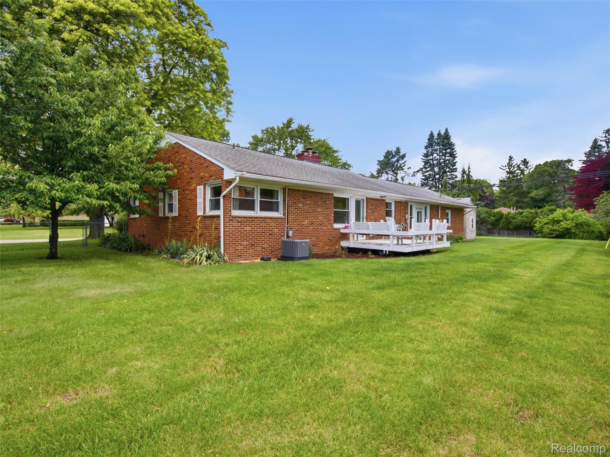 24 Nevada Avenue Rochester, MI 48309 - Photo 6 of 34 Back house