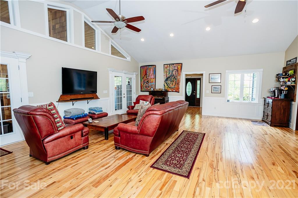 418 Bailey Road Candler, NC 28715 - Photo 7 of 47 Gallery Image 7