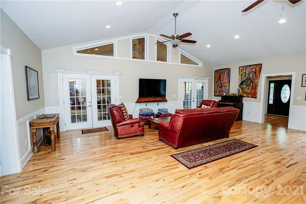 418 Bailey Road Candler, NC 28715 - Photo 8 of 47 Gallery Image 8