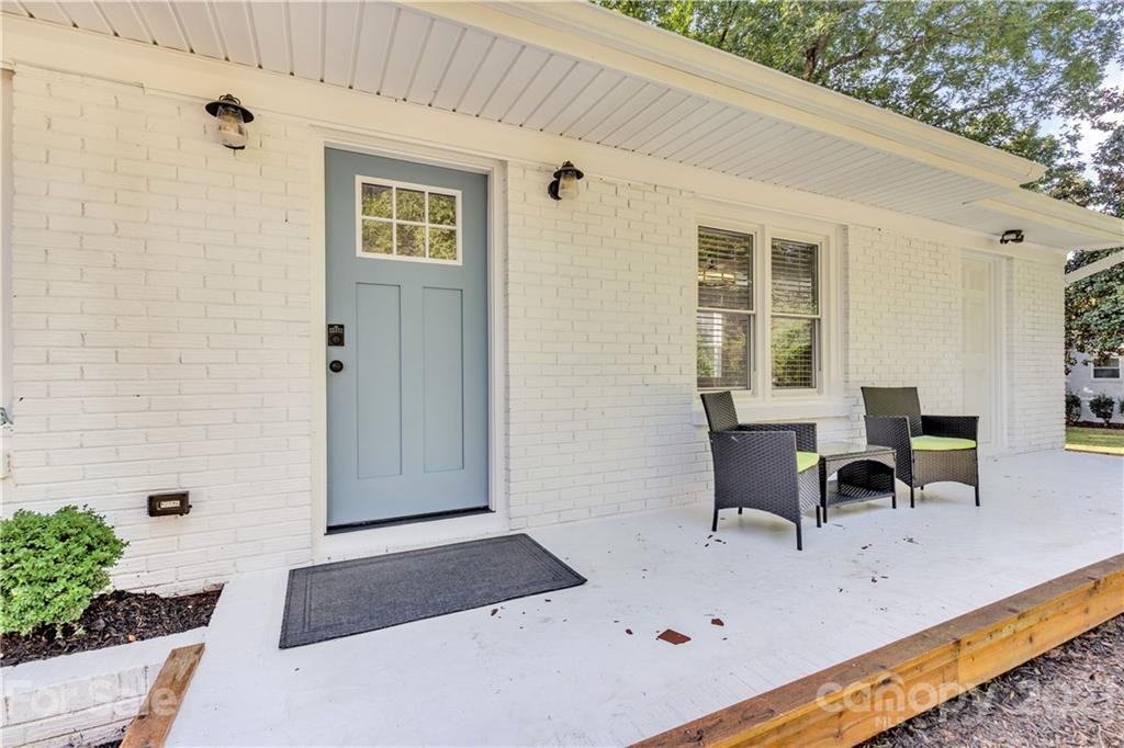 2616 Williams Road Matthews, NC 28105 - Photo 7 of 26 a bath room with a table and chairs