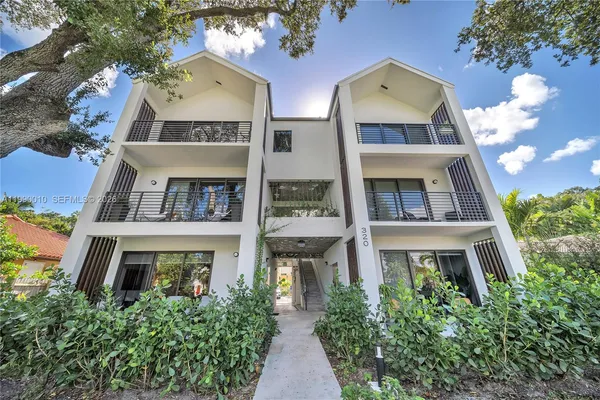 $2,750 | 320 Northeast 126th Street, Unit 32, North Miami, FL 33161