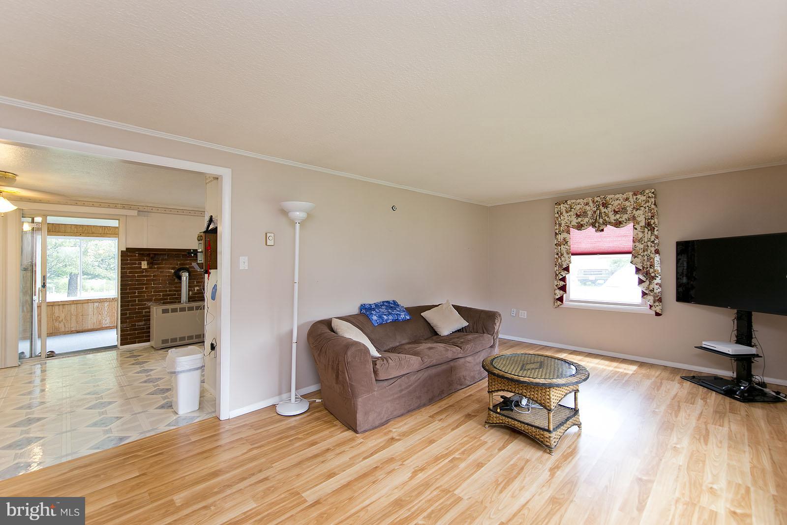 609 Whissens Ridge Road Winchester, VA 22602 - Photo 11 of 30 Living Room