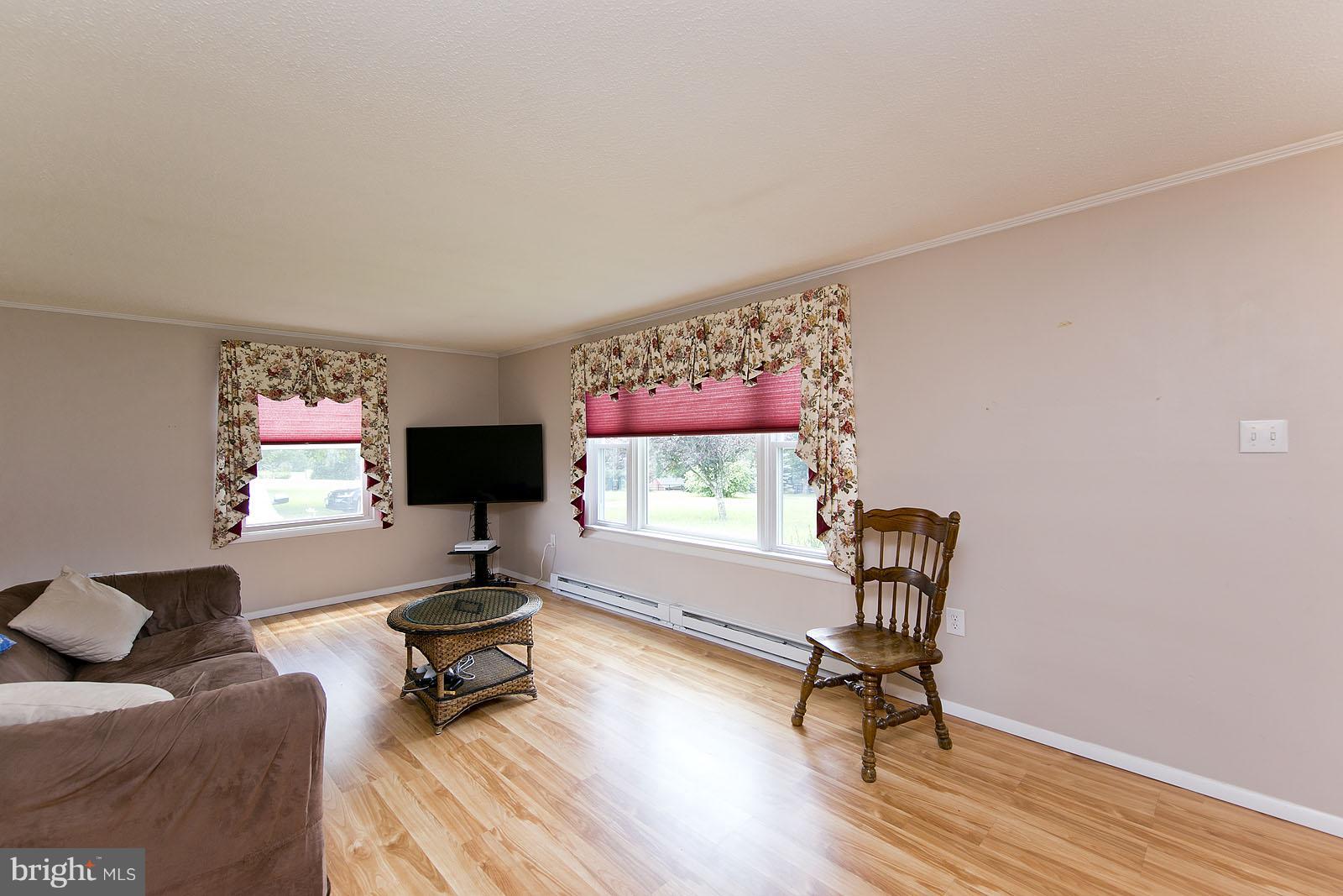 609 Whissens Ridge Road Winchester, VA 22602 - Photo 9 of 30 Living Room