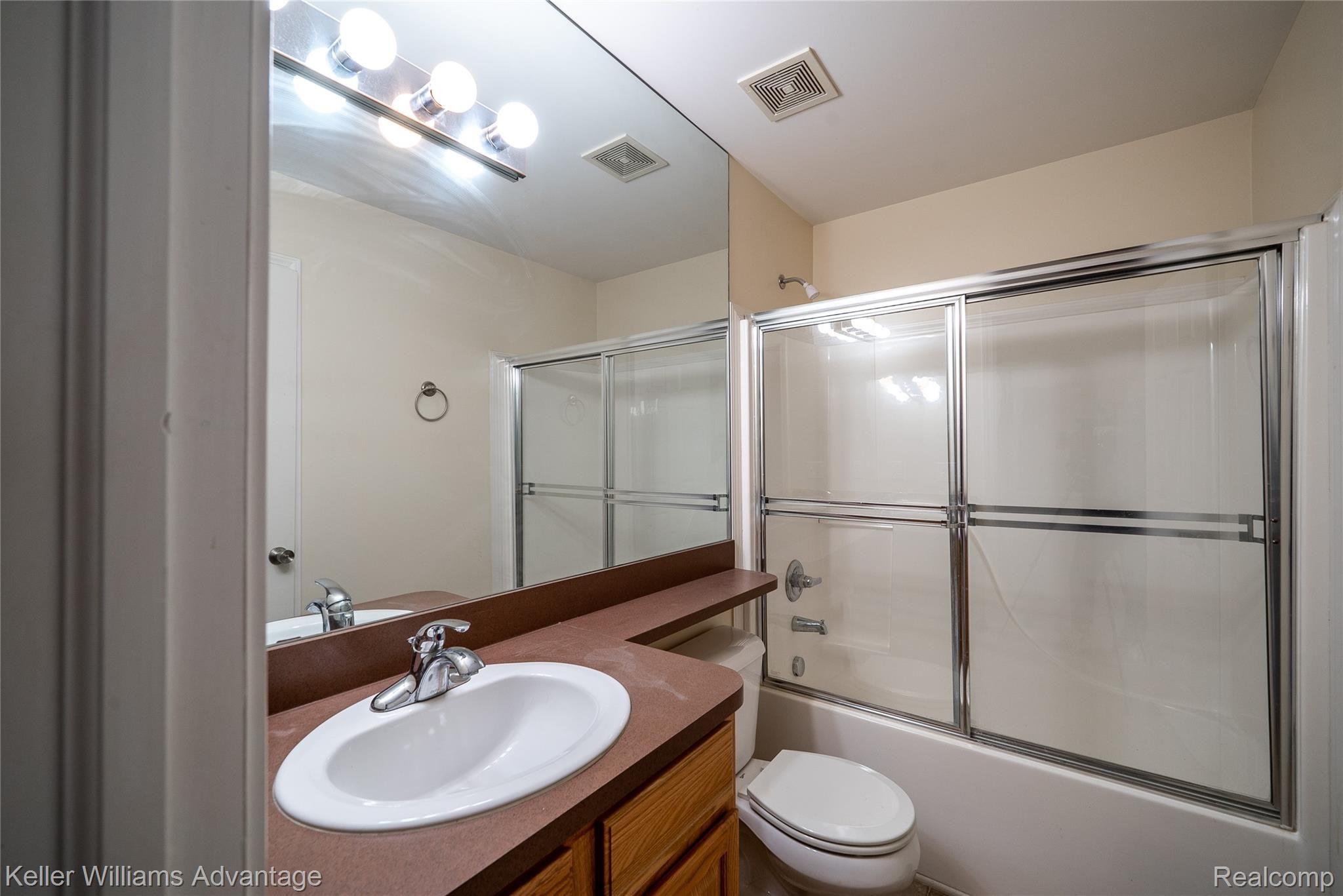 10143 Ridge Run Street Howell, MI 48855 - Photo 21 of 32 RidgeRunSt_10143_Full Bath B2.jpg