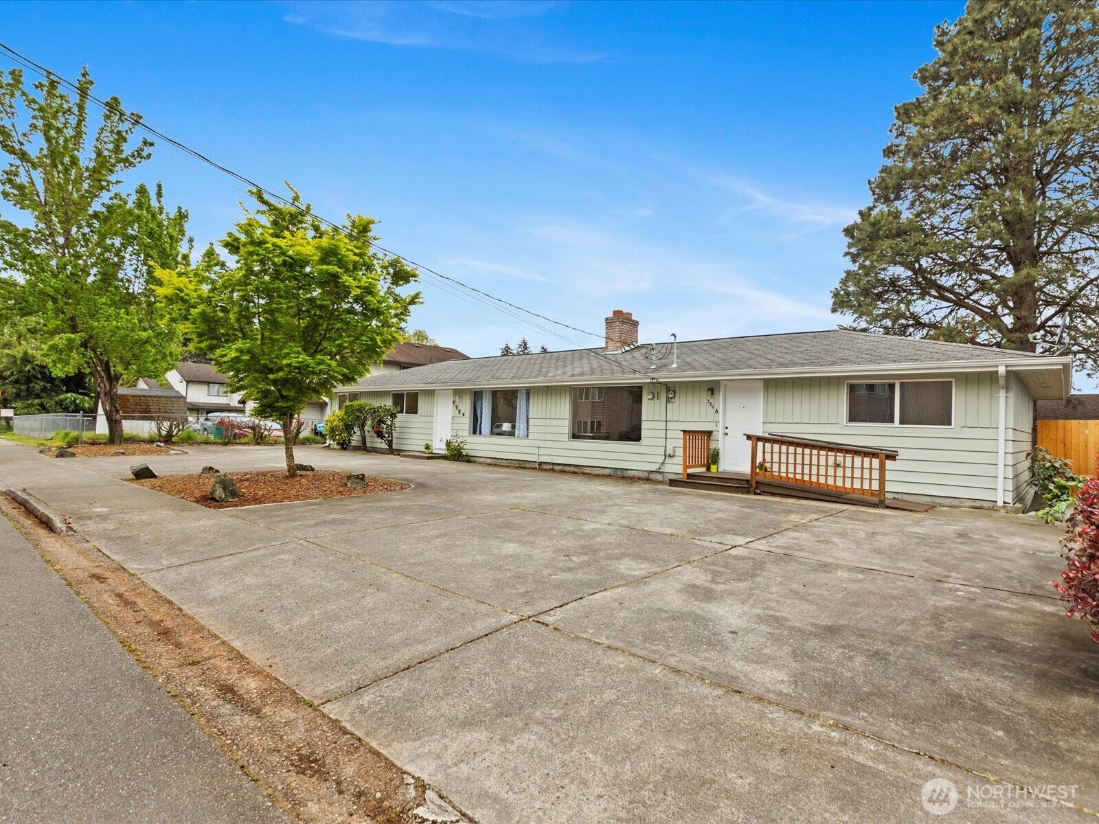 735 F Street Northeast Auburn, WA 98002 - Photo 30 of 31 front view of a house with a street