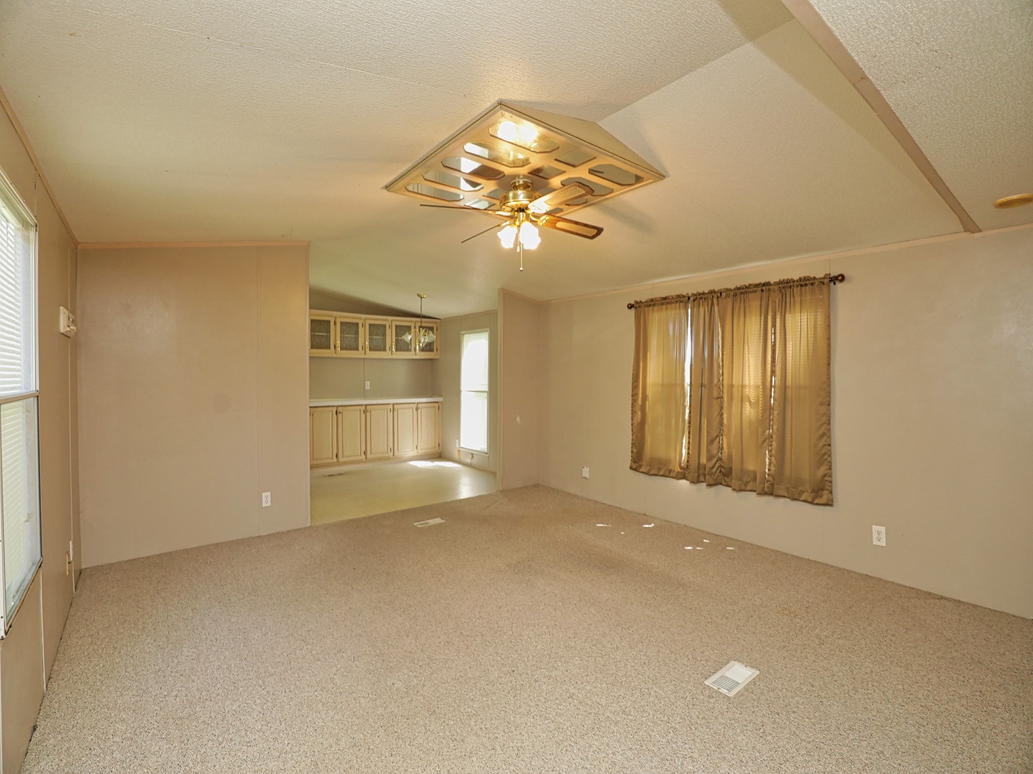 210 Floyd Street Boling, TX 77420 - Photo 12 of 29 Living Room