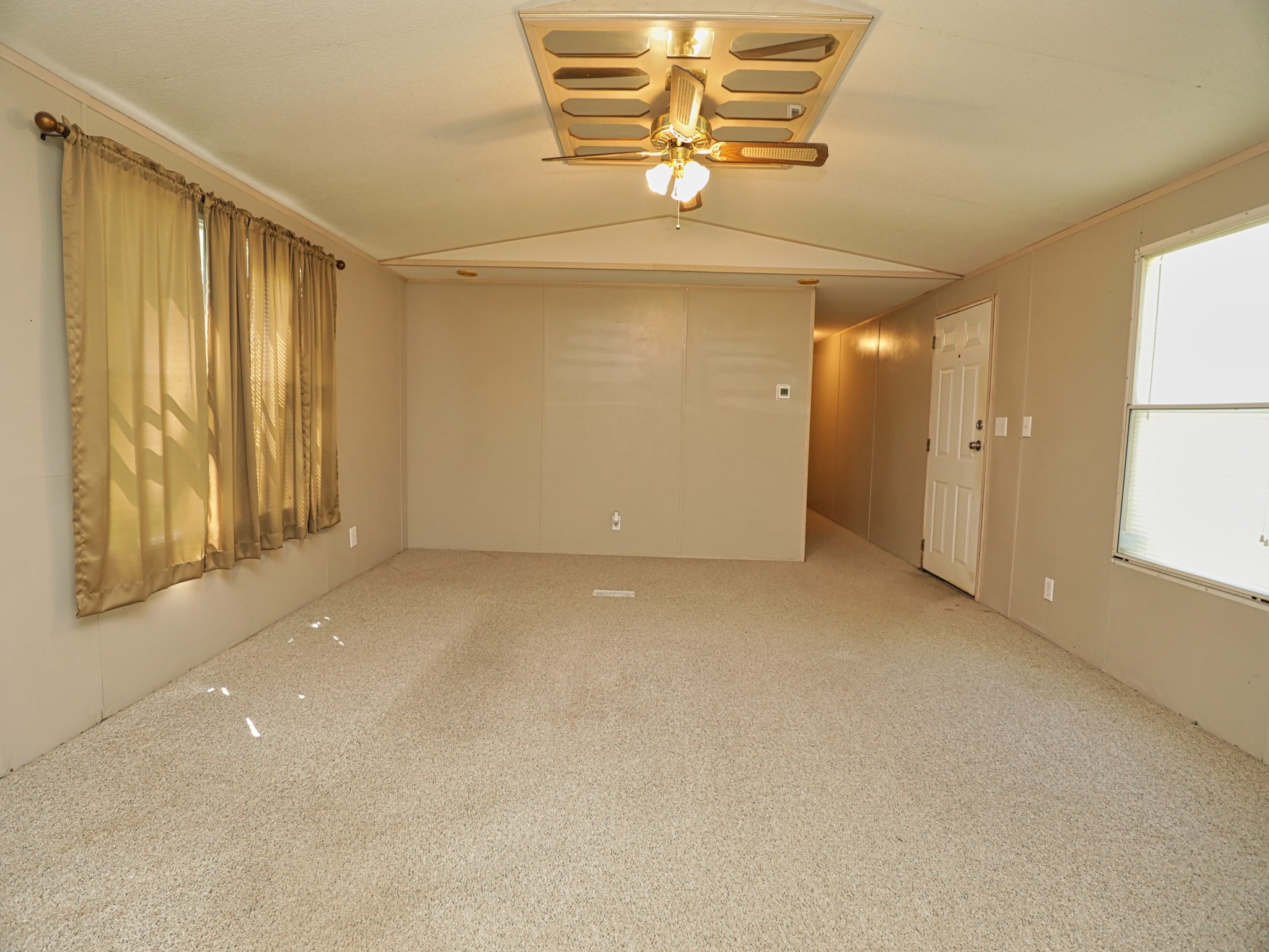 210 Floyd Street Boling, TX 77420 - Photo 13 of 29 Living Room