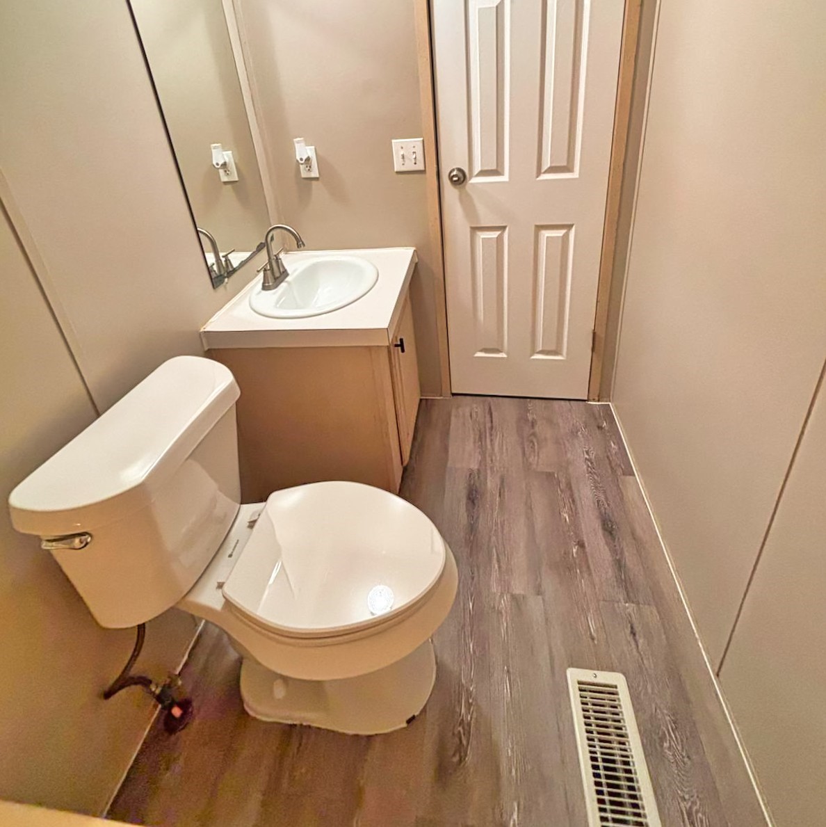 210 Floyd Street Boling, TX 77420 - Photo 27 of 29 Guest Bath