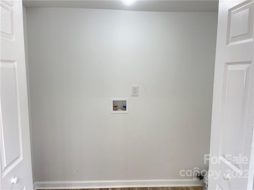 2209 Sunset Boulevard Charlotte, NC 28269 - Photo 13 of 17 a view of a bathtub in a bathroom