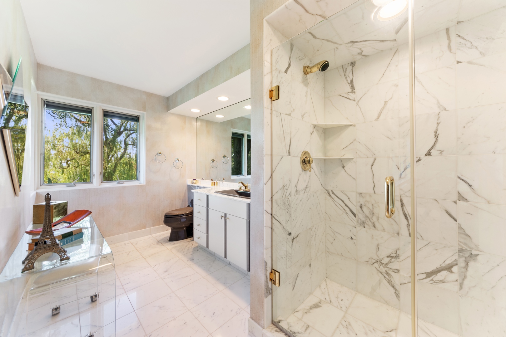126 Brinker Road Barrington Hills, IL 60010 - Photo 22 of 31 a bathroom with a sink mirror toilet shower and bathtub