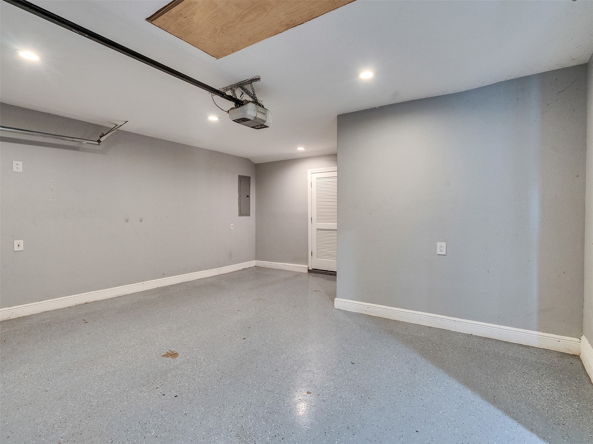 667 Edgebrook Drive Houston, TX 77034 - Photo 15 of 17 Garage