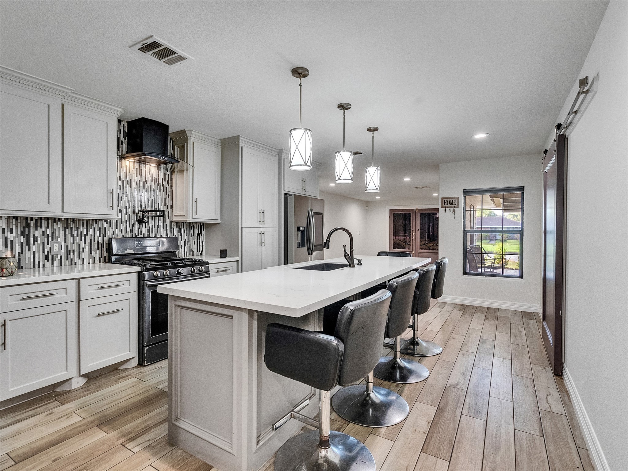 667 Edgebrook Drive Houston, TX 77034 - Photo 3 of 17