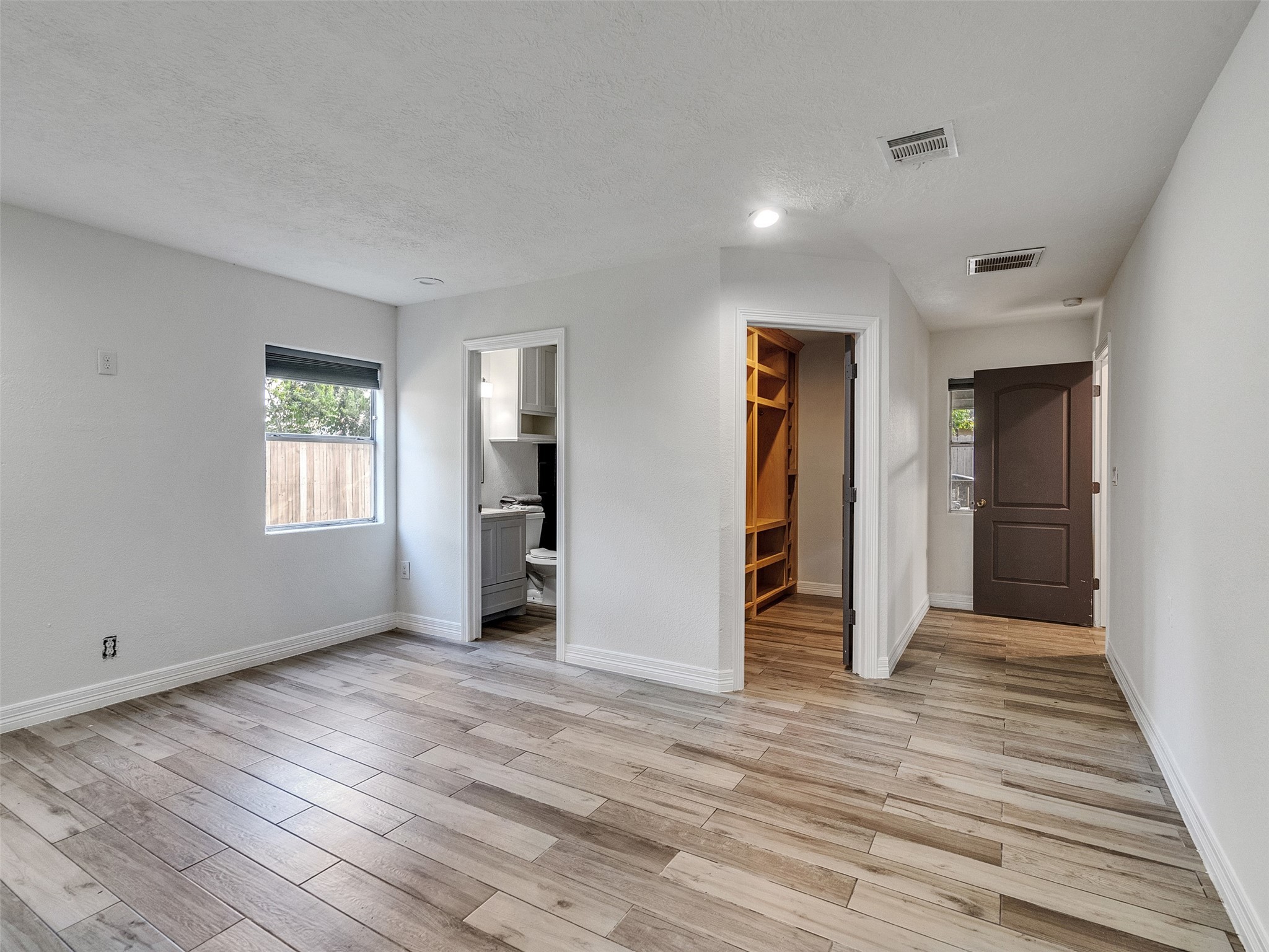 667 Edgebrook Drive Houston, TX 77034 - Photo 5 of 17 Primary Bedroom