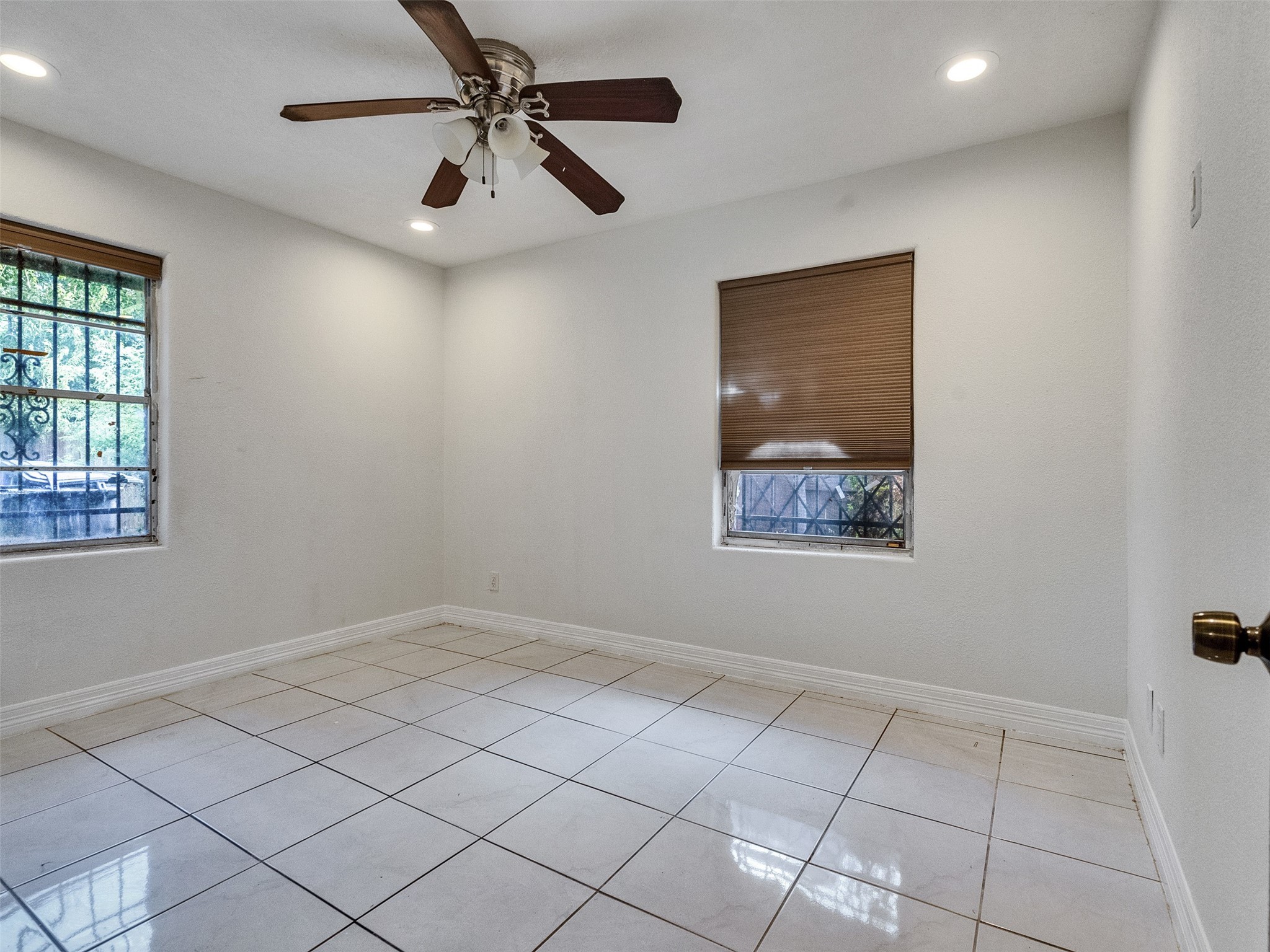 667 Edgebrook Drive Houston, TX 77034 - Photo 10 of 17