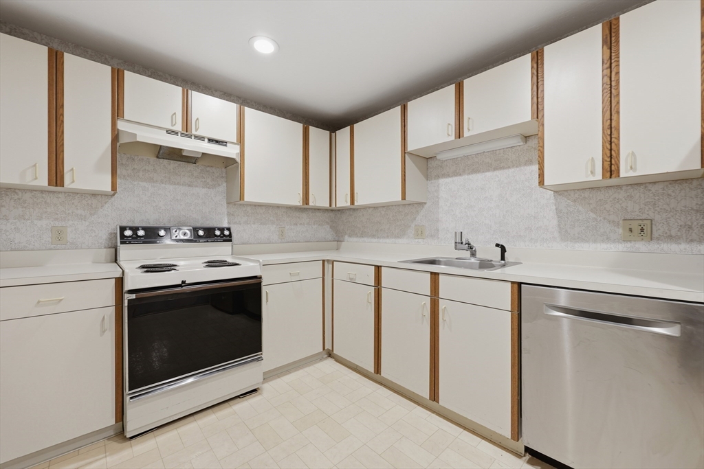 44 Elm Street, Unit 303 Worcester, MA 01609 - Photo 13 of 29