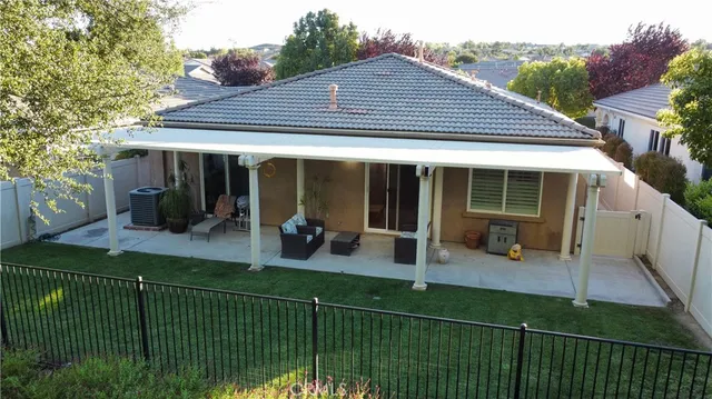 a view of a house with backyard and porch