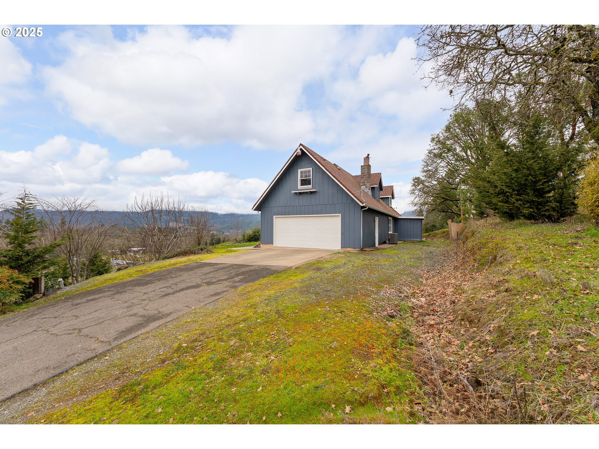 1056 Shoestring Road Riddle, OR 97469 - Photo 3 of 47