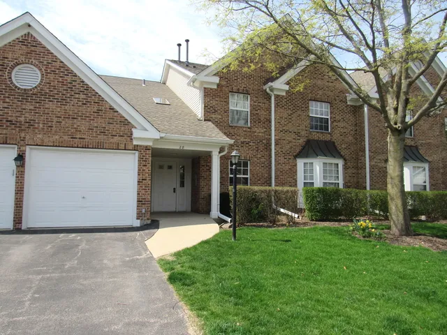 $2,100 | 28 Ashburn Court, Unit Z1, Schaumburg, IL 60193