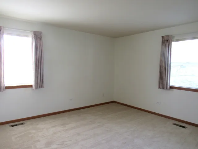 $2,100 | 28 Ashburn Court, Unit Z1, Schaumburg, IL 60193