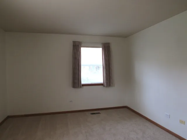 $2,100 | 28 Ashburn Court, Unit Z1, Schaumburg, IL 60193