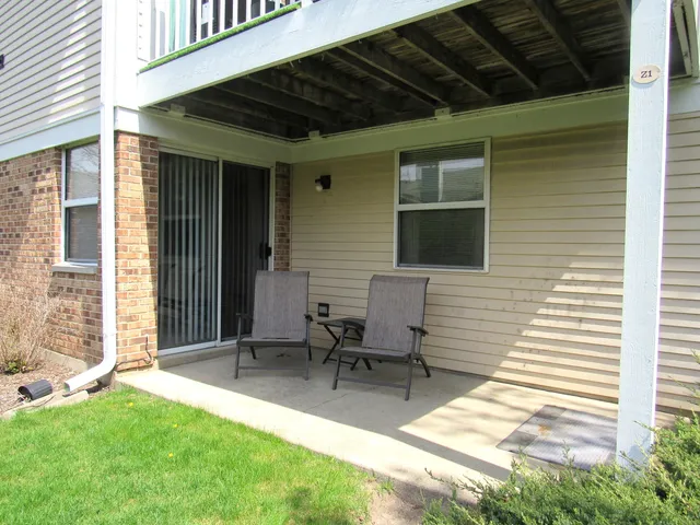 $2,100 | 28 Ashburn Court, Unit Z1, Schaumburg, IL 60193