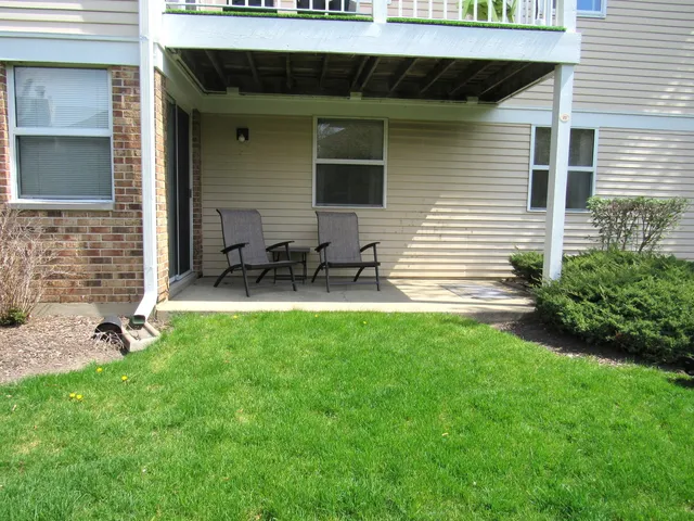 $2,100 | 28 Ashburn Court, Unit Z1, Schaumburg, IL 60193