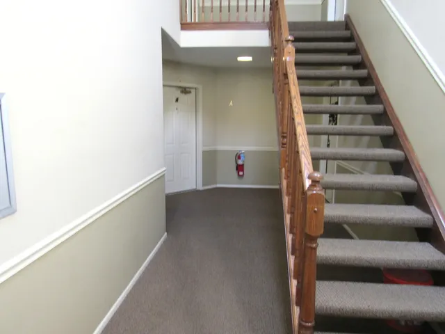 $2,100 | 28 Ashburn Court, Unit Z1, Schaumburg, IL 60193