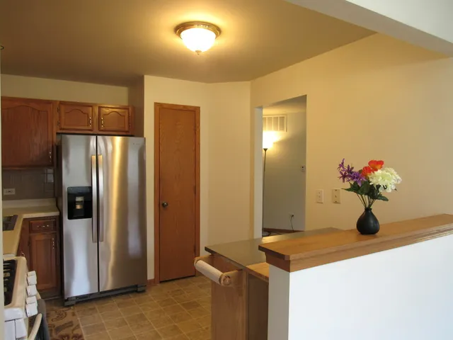 $2,100 | 28 Ashburn Court, Unit Z1, Schaumburg, IL 60193