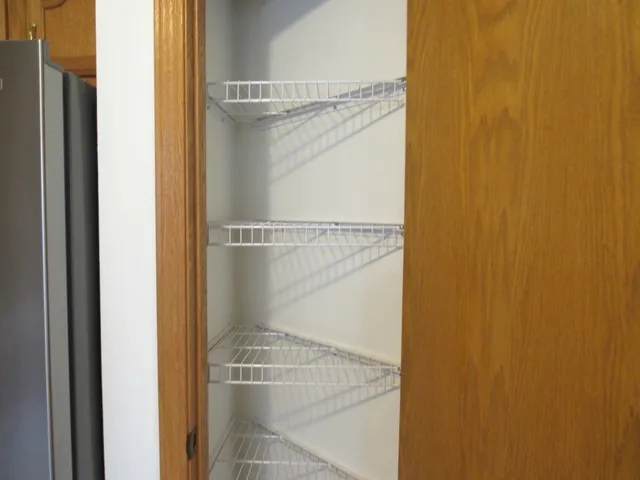 $2,100 | 28 Ashburn Court, Unit Z1, Schaumburg, IL 60193