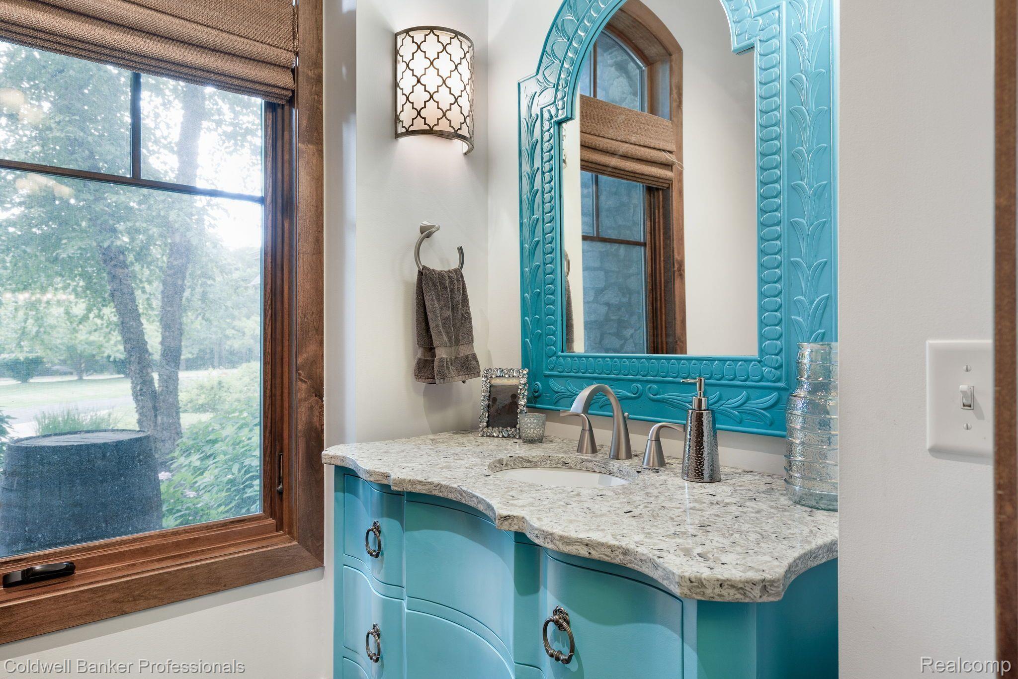 5131 West Road Washington, MI 48094 - Photo 27 of 111 Half bath off foyer