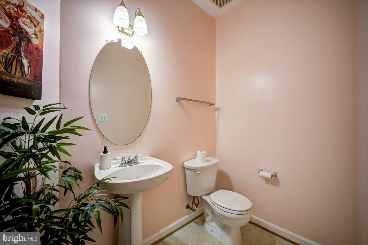 9216 Lorton Valley Road Lorton, VA 22079 - Photo 7 of 38 Gallery Image 7