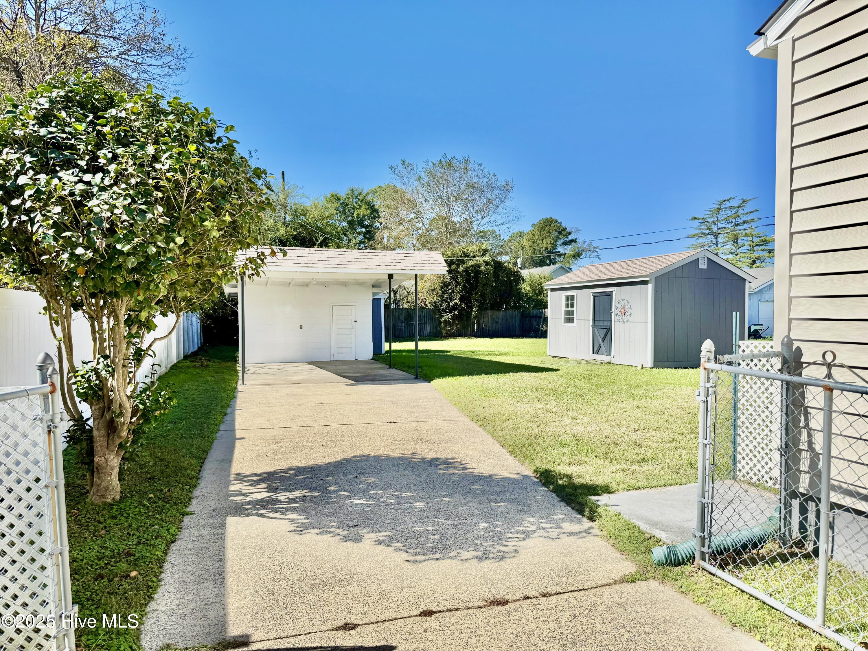 209 Hawthorne Road Edenton, NC 27932 - Photo 4 of 38 driveway 1